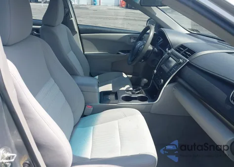 2017 Toyota Camry Le z USA, uszkodzony, nr VIN 4T1BF1FK2HU733480